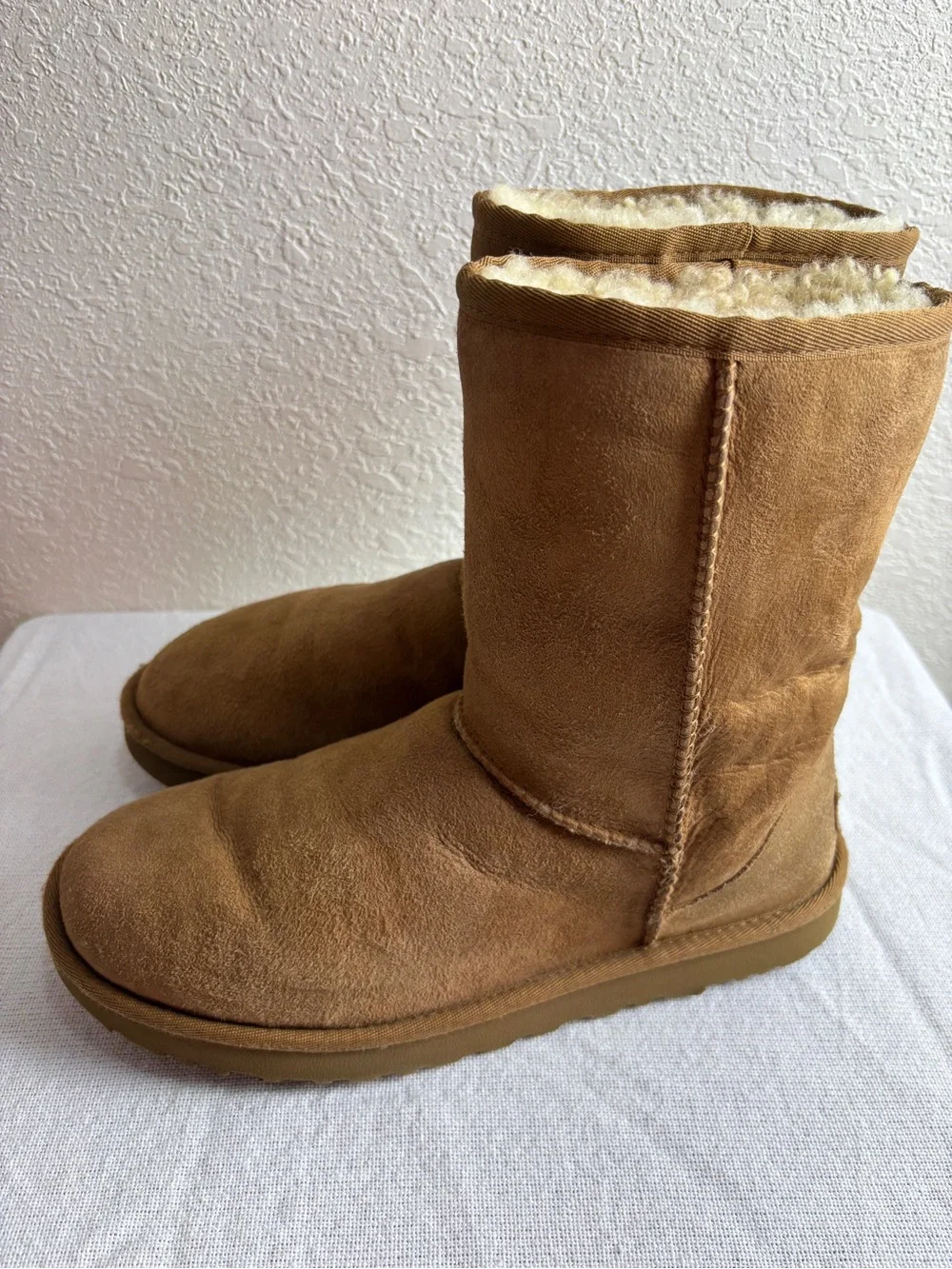UGG 1016223 Classic Short II Boots for Women Size 9 Chestnut, Water Resistant